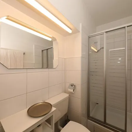 Am Ehrenhof 2* Dusseldorf