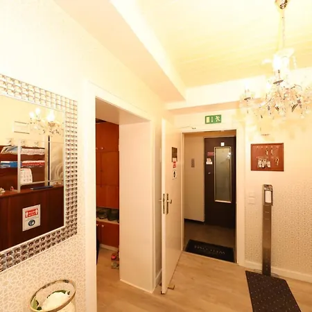 Hotel Am Ehrenhof 2*