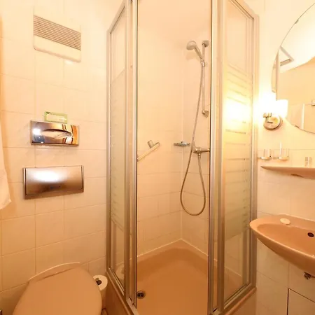 Hotel Am Ehrenhof 2*