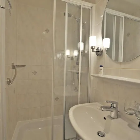 Hotel Am Ehrenhof 2*